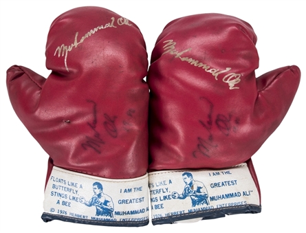 Muhammad Ali Signed Ali Endorsed Childrens Gloves (Beckett)